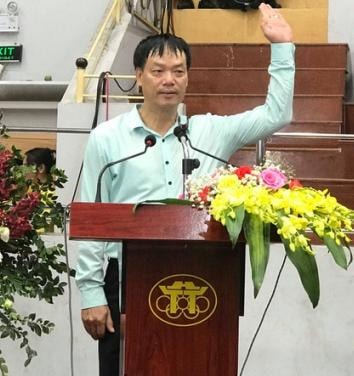 Đồng chí Tô Đức Hòa, Trưởng ban trọng tài Giải thay mặt đội ngũ trọng tài tuyên thệ, sẽ điều hành các trận đấu một cách công minh trước đông đảo vận động viên và người hâm mộ.