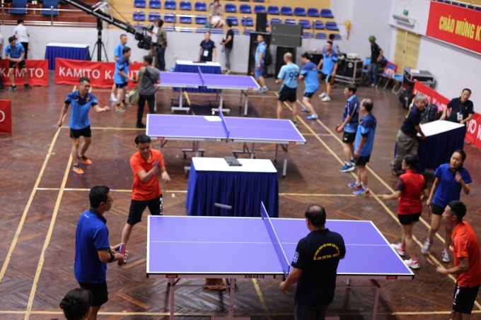 Đội ngũ trọng tài cũng sẵn sàng làm nhiệm vụ cầm cân nảy mực cho các trận đấu.