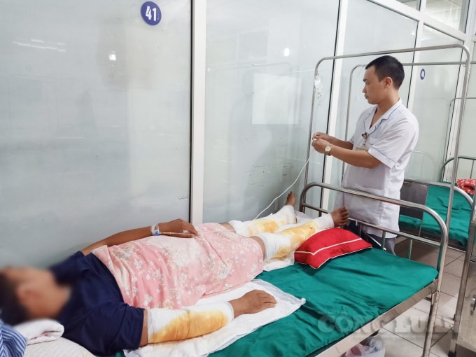 Bệnh nhân Nguyễn Văn T nằm tại bệnh viện đa khoa tỉnh Tuyên Quang. Ảnh: từ BV