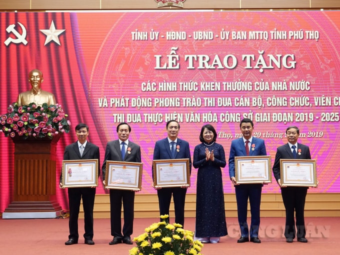 Nhiều tập thể, cá nhân vinh dự được nhận phần thưởng cao quý của Nhà nước.
