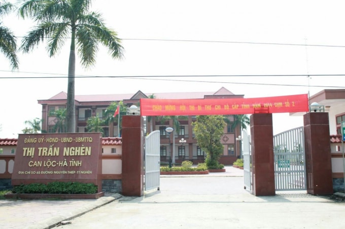 Trụ sở thị trấn Nghèn, nơi tổ chức bán đấu giá 5 lô đất tại vùng Lò Rèn. Ảnh H.H