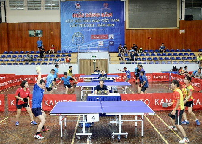 Nhiều trận đấu nảy lửa, kịch tính đã diễn ra trong ngày thi đấu thứ hai của Giải. Ảnh: Sơn Hải