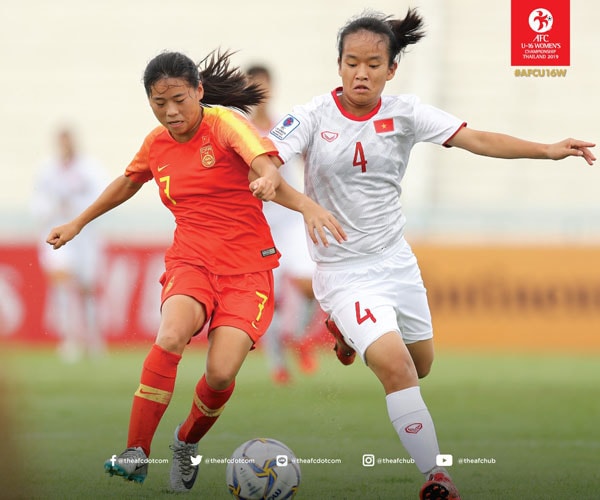 Các nữ tuyển thủ U16 Việt Nam đã có trận đấu đầy quyết tâm trước U16 nữ Trung Quốc. Ảnh: AFC