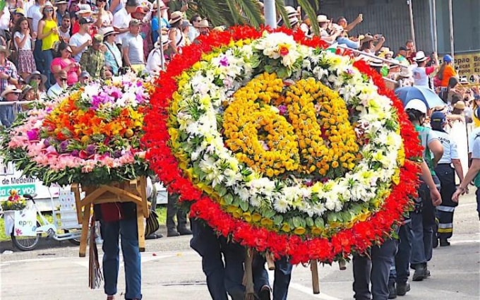 Tham gia lễ hội hoa La Feria de las Flores - Ảnh:nguồn medellinguru.com