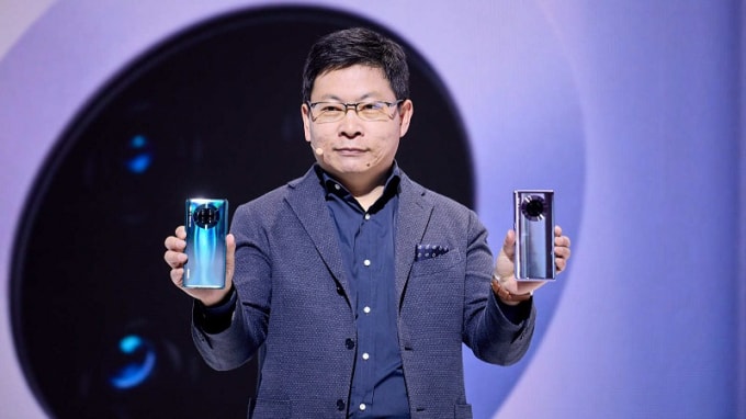 Richard Yu giới thiệu sản phẩm.