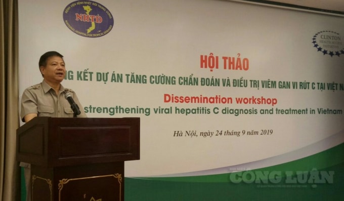 GS. Nguyễn Văn Kính (Giám đốc Bệnh viện bệnh Nhiệt đới trung ương) phát biểu tại hội thảo. Ảnh: Lương Minh