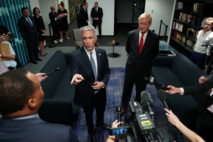 Ông Joe Walsh phát biểu với báo giới. Ảnh: Reuters