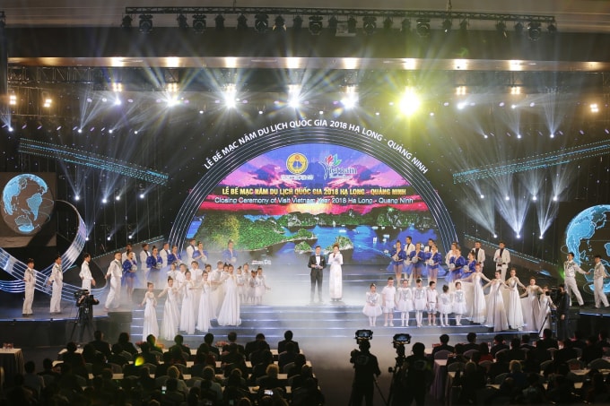Trung tâm Hội nghị quốc tế FLC Hạ Long rực rỡ trong Lễ bế mạc năm Du lịch Quốc gia 2018.