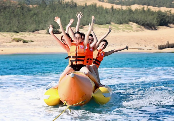 Các trò chơi vận động thú vị ngoài trời sẽ “thổi bay” mọi căng thẳng, nhàm chán để trả lại nguồn năng lượng đầy tươi mới cho mỗi thành viên.