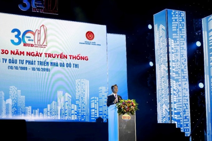 Chủ tịch HĐTV Tổng Cty HUD Nguyễn Việt Hùng ôn lại truyền thống Tổng Cty HUD. Ảnh: baoxaydung.com.vn