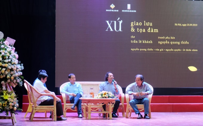 Nhiều bạn văn chương và nghiên cứu đã dành cho Trần Lê Khánh những nhận xét rất tình cảm và xác đáng.