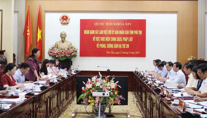 Đoàn giám sát Ủy ban Tư pháp của Quốc hội do đồng chí Lê Thị Nga - Ủy viên BCH Trung ương Đảng, Chủ nhiệm Ủy ban Tư pháp của Quốc hội làm trưởng đoàn.