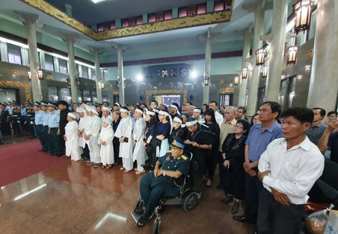 Người thân đến tiễn đưa đại tá, Anh hùng lực lượng vũ trang nhân dân Nguyễn Văn Bảy về đất mẹ tại huyện Lai Vung tỉnh Đồng Tháp.