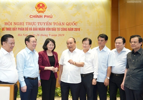 Thủ tướng với các đại biểu tham dự hội nghị. Ảnh: VGP