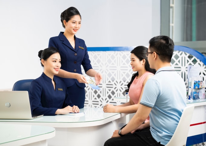 CBNV SCB trong đồng phục mới được chính thức áp dụng từ tháng 09/2019.