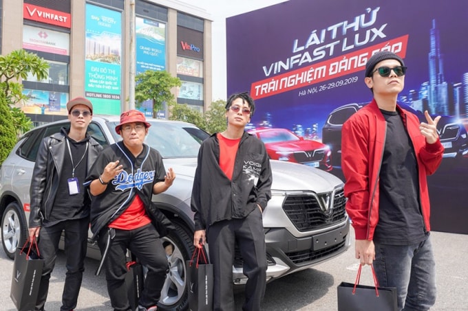 Nhóm nhạc Da LAB quyết định mua VinFast Lux cho việc di chuyển của nhóm.