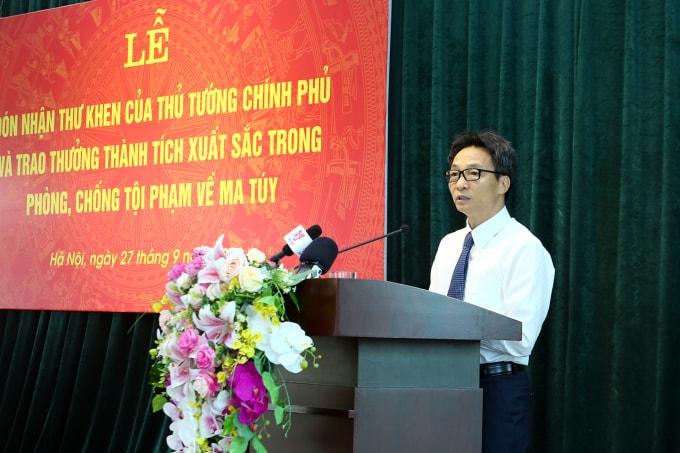 Phó Thủ tướng Vũ Đức Đam biểu dương thành tích của Cục Cảnh sát điều tra tội phạm về ma tuý. Ảnh: VGP