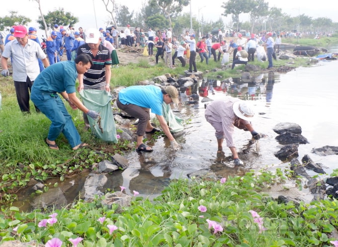 Hơn 2.000 người ra quân hưởng ứng làm cho thế giới sạch hơn diễn ra tại Đà Nẵng vào sáng nay (28/9).