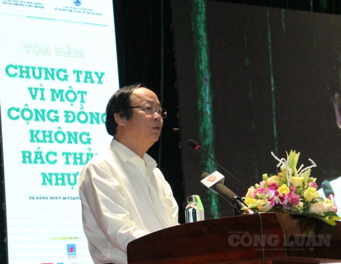 Thứ trưởng Bộ TN&MT phát biểu tại buổi toạ đàm.