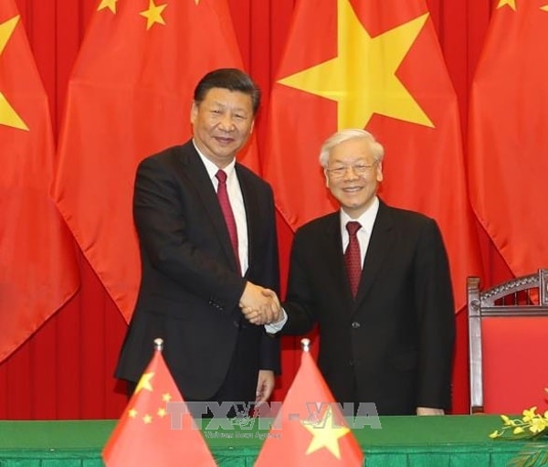 Lãnh đạo Đảng, Nhà nước ta chúc mừng những thành tựu to lớn của Trung Quốc trong 70 năm qua. Ảnh: TTXVN