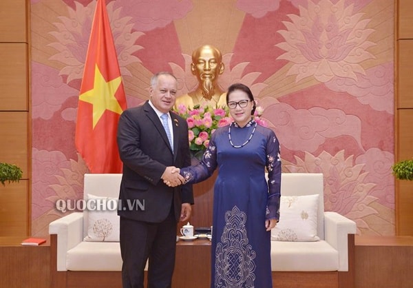 Chủ tịch Quốc hội Nguyễn Thị Kim Ngân tiếp ông Diosdado Cabello, Phó Chủ tịch thứ nhất Đảng Xã hội Chủ nghĩa Thống nhất Venezuela (PSUV). Ảnh: quochoi.vn