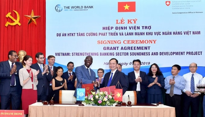Lễ ký kết hiệp định viện trợ Dự án “Việt Nam: Tăng cường Sự lành mạnh và Phát triển của ngành Ngân hàng”. Ảnh:sbv.gov.vn
