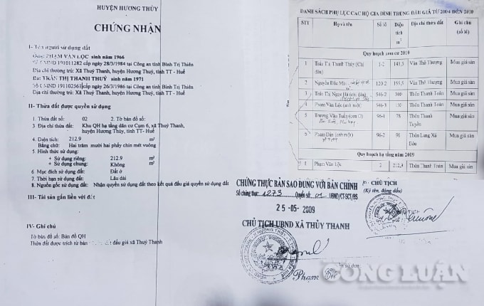Giấy chứng nhận quyền sử dụng lô đất 212m2 của ông Phạm Văn Lộc và danh sách hộ dân trúng đấu giá đều có tên người thân gia đình ông Tứ.