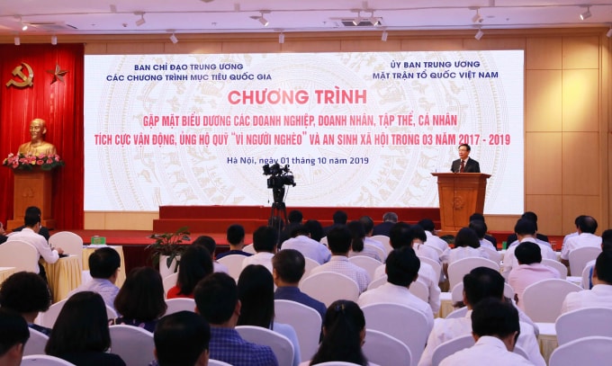 Quang cảnh sự kiện gặp mặt, biểu dương các doanh nghiệp, doanh nhân, tập thể, cá nhân tích cực vận động, ủng hộ Quỹ Vì người nghèo và an sinh xã hội trong 3 năm 2017-2020. Ảnh: VGP