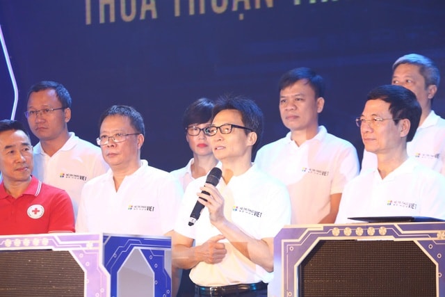 Phó Thủ tướng Vũ Đức Đam phát biểu tại lễ ra mắt.