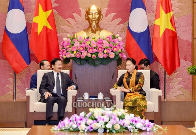 Chủ tịch Quốc hội Nguyễn Thị Kim Ngân hội kiến Thủ tướng Cộng hòa Dân chủ Nhân dân Lào Thongloun Sisoulith. Ảnh: quochoi.vn
