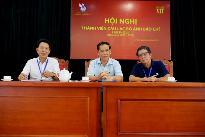 Đoàn Chủ tịch của Hội nghị thành viên Câu lạc bộ ảnh báo chí lần thứ VII.