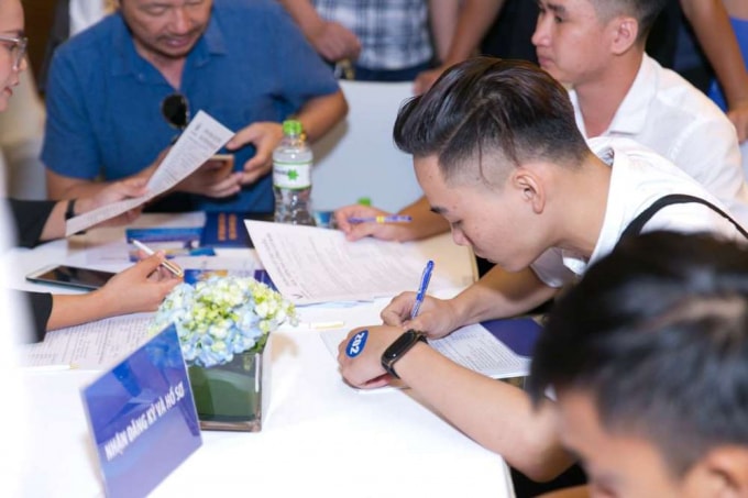 Sau khi tìm hiểu, các ứng viên đã có quyết định cho ước mơ “chinh phục bầu trời” của mình.