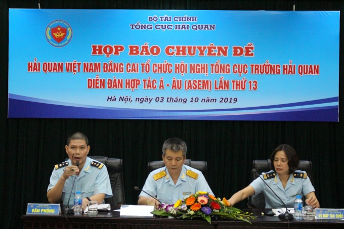 Đại diện Tổng cục Hải quan tại cuộc họp báo. Ảnh: Duy Thành