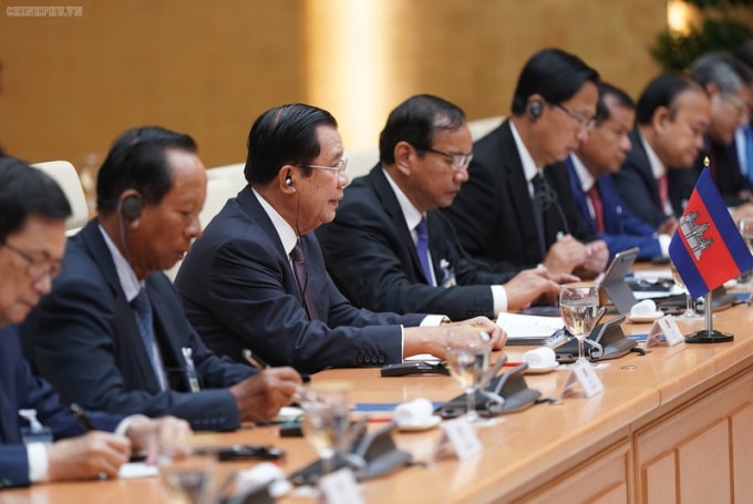 Thủ tướng Campuchia Samdech Techo Hun Sen cảm ơn sự ủng hộ của Việt Nam, gần nhất là việc ủng hộ Campuchia ứng cử thành viên Hội đồng Kinh tế và Xã hội Liên Hợp Quốc (ECOSOC) nhiệm kỳ 2017 -2019. Thủ tướng Hun Sen tin tưởng quan hệ Việt Nam - Campuchia sẽ tiếp tục phát triển bền vững trong thời gian tới. Ảnh: VGP.
