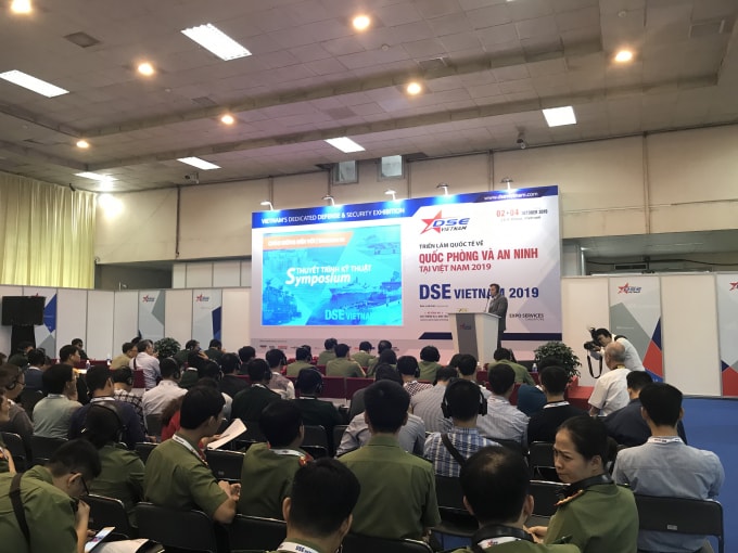 Thuyết trình kỹ thuật Symposium. Ảnh: Thuỷ Tiên
