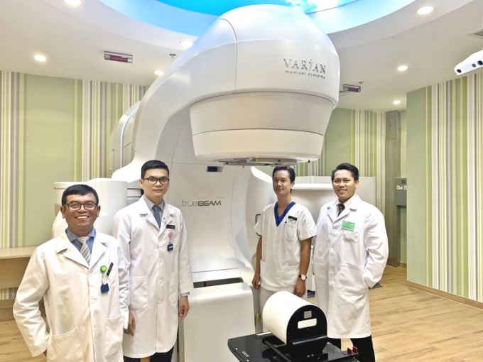 Đi đầu cập nhật tiến bộ trong điều trị ung thư, Bệnh viện Vinmec Central Park đã trang bị Máy xạ trị Truebeam của hãng Varian (Mỹ) là máy hiện đại nhất Đông Nam Á cho điều trị ung thư.