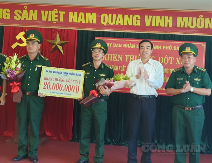 Lãnh đạo Đà Nẵng khen thưởng lực lượng triệt phá thành công đường dây ma túy từ Lào về Việt Nam.
