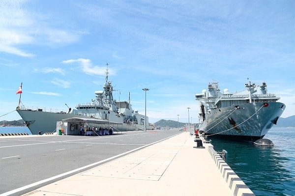 Tàu Hải quân Hoàng gia Canada cập Cảng quốc tế Cam Ranh, tháng 6/2019. Ảnh: dangcongsan.vn