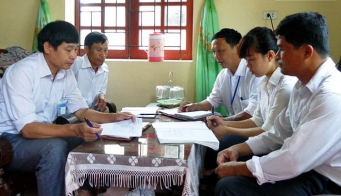 Lãnh đạo xã Ân Phú (huyện Vũ Quang) họp bàn về công tác phát triển đảng viên tại các chi bộ thôn xóm. Ảnh BHT