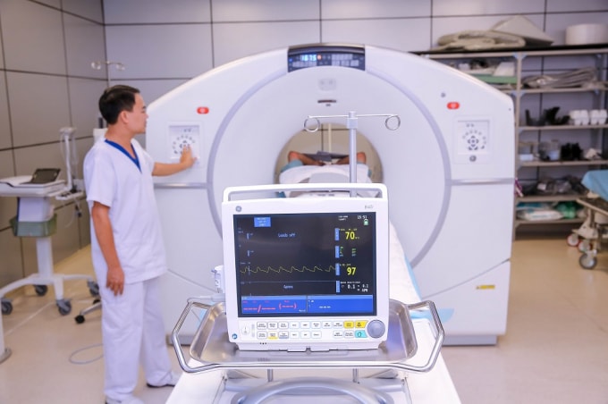 Hệ thống PET/CT GE Discovery MIDR với CT 128 dãy của Mỹ cho phép theo dõi các chỉ số của người bệnh trong quá trình chụp, đảo bảo sự an toàn và hiệu quả