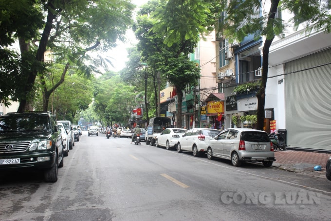 Nếu không thấy biển cấm, thì người đi đường dường như không biết đây tuyến phố quy định đỗ xe theo ngày chẵn, lẻ
