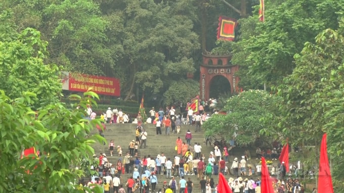 Giỗ Tổ Hùng Vương - Lễ hội Đền Hùng đã có nhiều đổi mới, trong đó có việc vận động các gia đình trên địa bàn tỉnh làm mâm cơm giỗ Tổ vào ngày 10/3.