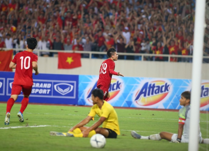 Quang Hải tiếp tục chứng minh đẳng cấp bằng bàn thắng mở tỉ số 1 - 0. Ảnh: Hoàng Dương