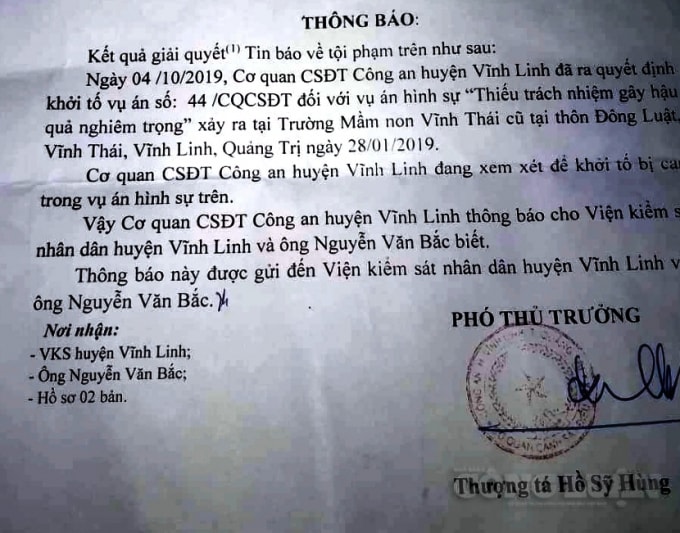 Quyết định khởi tố vụ án hình sự của Công an huyện Vĩnh Linh. (Ảnh Cái Văn Long)