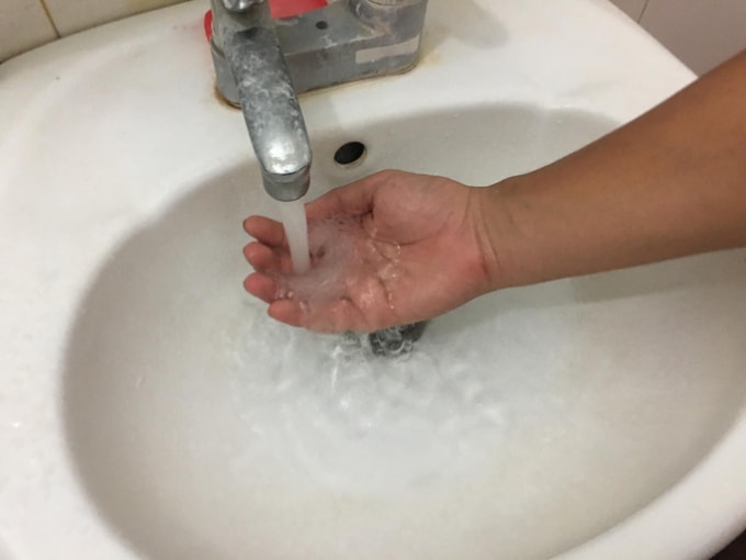 Trong nhiều ngày qua nước sinh hoạt tại các quận nội thành như Hoàng mai, Thanh Xuân, Cầu Giấy ....có mùi khét.
