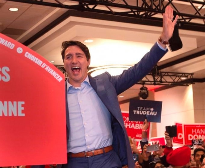 Ông Trudeau phải mặc áo chống đạn để tới buổi vận động của mình hôm 12/10. Ảnh: Times