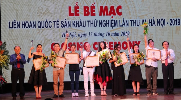 Ban tổ chức còn trao 20 Huy chương Vàng cho các nghệ sỹ biểu diễn xuất sắc trong Liên hoan lần này. Ảnh: hanoimoi