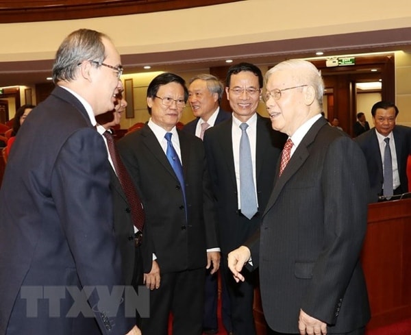 Tổng Bí thư, Chủ tịch nước Nguyễn Phú Trọng với các đại biểu dự bế mạc Hội nghị Trung ương 11. Ảnh: TTXVN