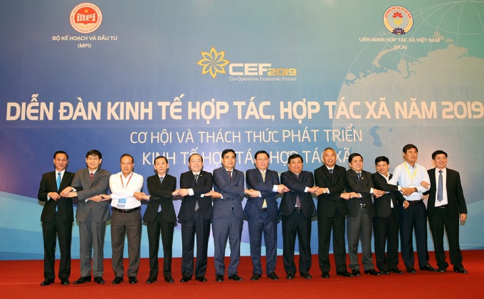 Phó Thủ tướng Vương Đình Huệ cùng các đại biểu tại diễn đàn. Ảnh: VGP