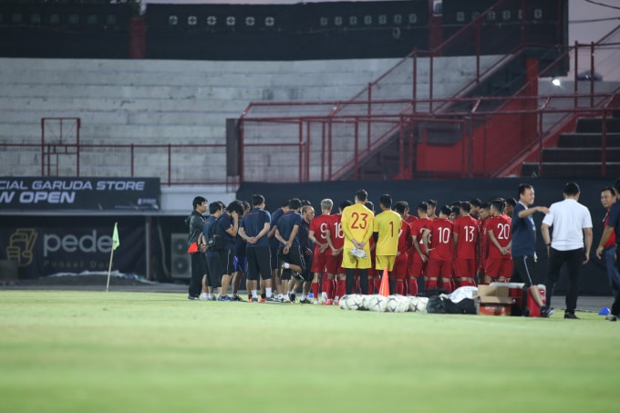 ĐT Việt Nam quyết tâm giành chiến thắng trước ĐT Indonesia. Ảnh: Phong Phong